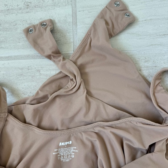 SKIMS Fits Everybody Square Neck Bodysuit CLAY - Small - Picture 4 of 6